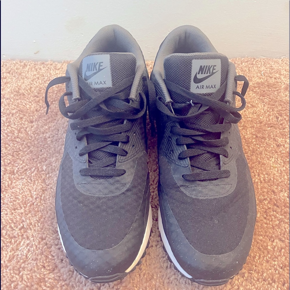 Nike Air Max. Black Size 13. Used worn couple of time. But in good condition.